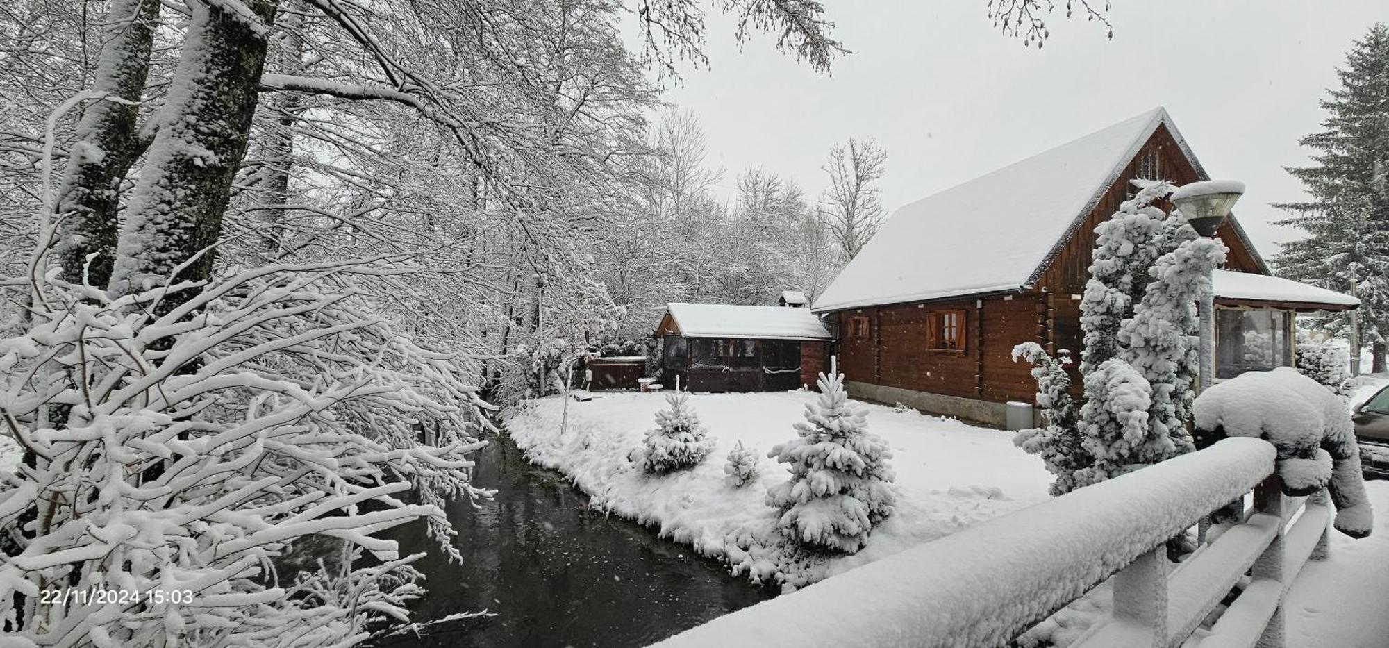 Vodenica Vrelo Chalets Vrelo Korenicko Exterior photo