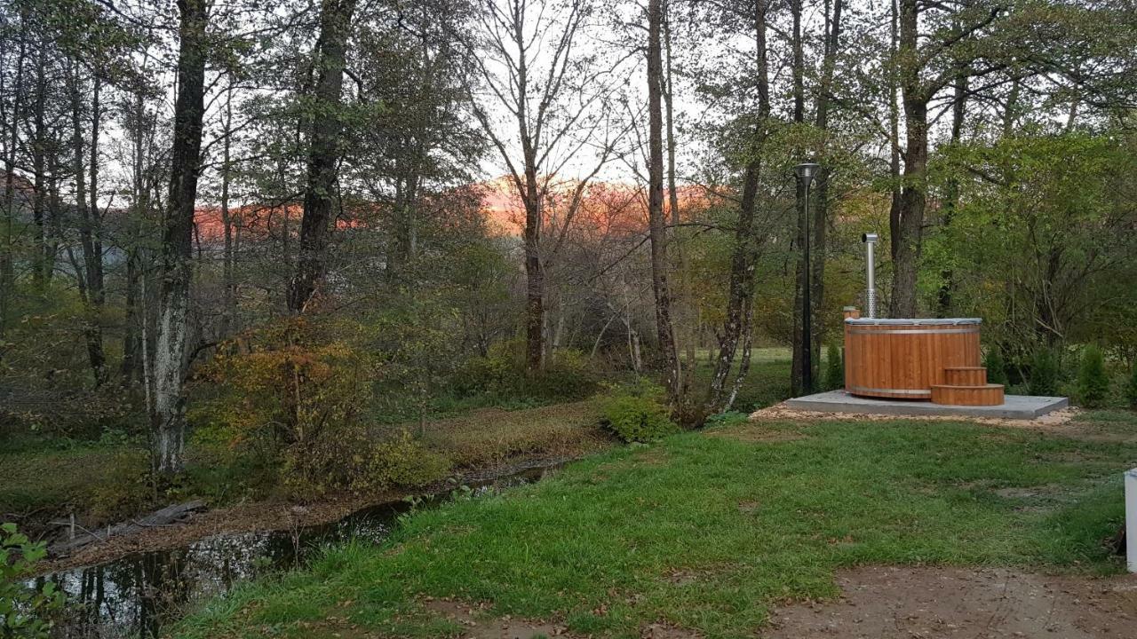 Vodenica Vrelo Chalets Vrelo Korenicko Exterior photo